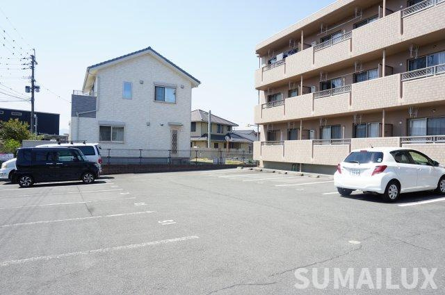 熊本市北区麻生田４丁目の賃貸マンションの駐車場