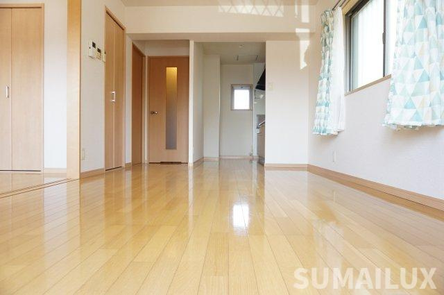 熊本市北区麻生田４丁目の賃貸マンションの居間・リビング