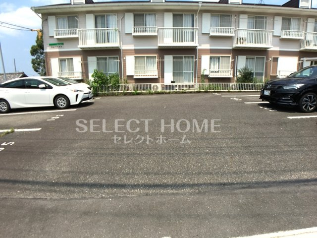 【駐車場】 | ニューハイツ | 車をお持ちの方に嬉しい駐車場付きの物件です