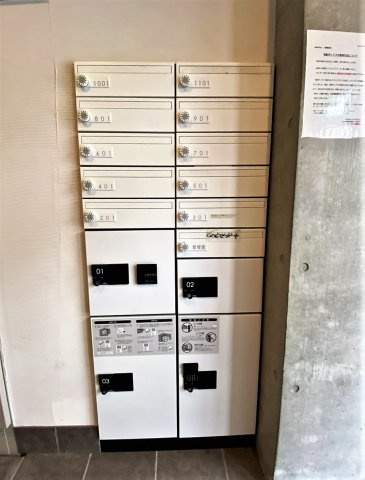 「防音マンション」Bee　Flatsのその他共用部分|宅配ボックスがあるので演奏に集中していても安心ですね。