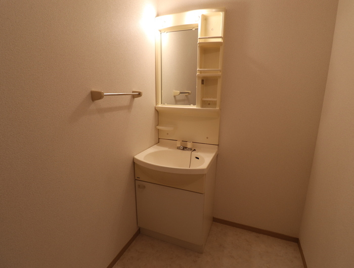 熊本市東区石原１丁目のアパートの独立洗面台