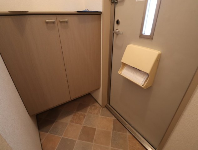 熊本市東区石原１丁目のアパートの玄関