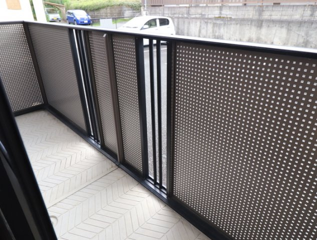 熊本市東区石原３丁目のアパートのバルコニー