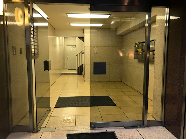 鈴丸ビルのロビー