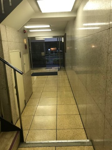 鈴丸ビルのロビー