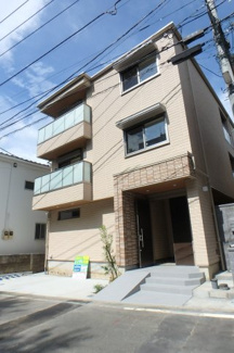 【外観】 | 積水ハウス施工の新築シャーメゾン♪小田急小田原線「新百合ヶ丘」駅より徒歩7分！ペットOK♪ワンちゃん・猫ちゃんと一緒に暮らせる3階建てマンションです☆