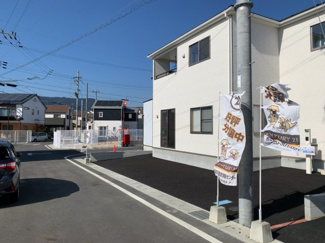 【前面道路含む現地写真】