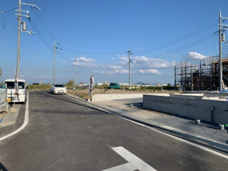 【前面道路含む現地写真】