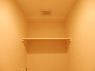 ビレイユ真英西六角の内装|トイレ上部棚
