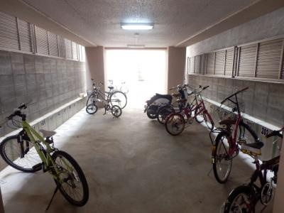 ビレイユ真英西六角の駐車場|駐輪場