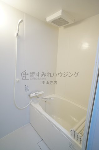 コンフィメゾン中山寺の浴室