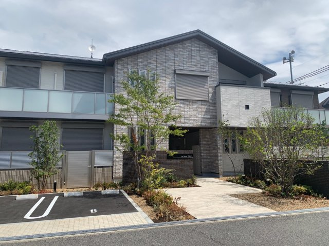 ディェーチのエントランス|建物の内部です