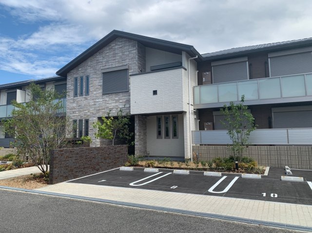 ディェーチの駐車場|駐車場に車を止められます