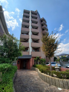 【外観】 | 西鉄「雑餉隈駅」まで徒歩8分、JR「南福岡駅」まで徒歩10分で通勤に便利
駐車場1台無料です【三筑小 徒歩8分】