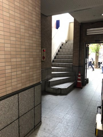 第5三和ビルのロビー