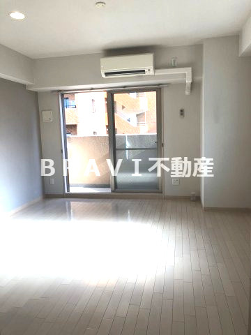 ヴィラタワー谷町　BRAVI不動産の居間・リビング|【ヴィラタワー谷町】ゆったり過ごせるリビングです