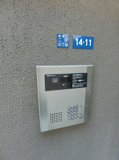 【エントランス】 | 防犯対策に有効なオートロック付きのエントランスです！一人暮らしの方も安心ですね♪