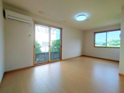 【洋室】 | フォースクエア岡田