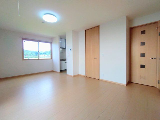 【洋室】 | フォースクエア岡田