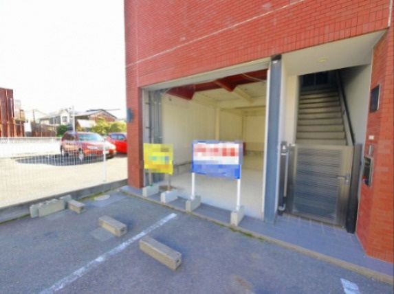 フォレストヒルズ一条アネックス店舗の外観