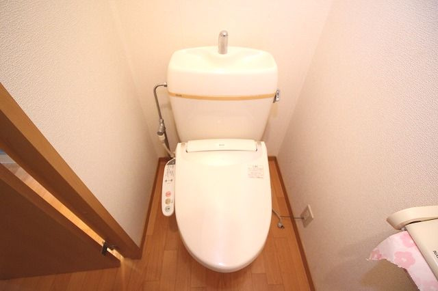 ソレジオ前里のトイレ|清潔感のあるトイレです
※反転の場合あり