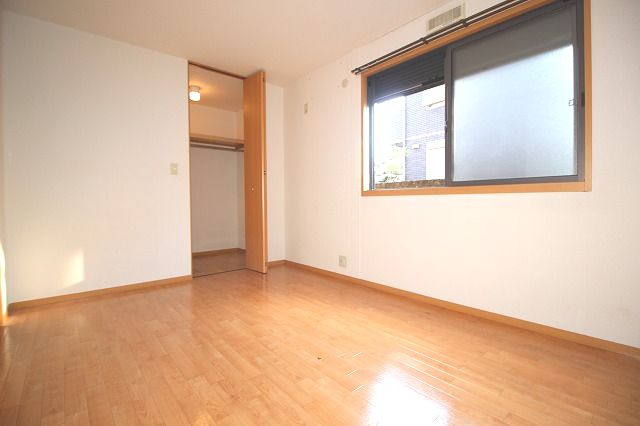 ソレジオ前里の内装|スタンダードな洋室です
※反転の場合あり