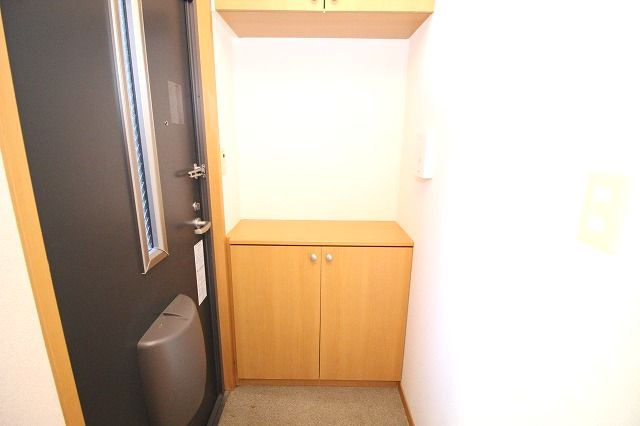 ソレジオ前里の玄関|ゆったりとした玄関です
※反転の場合あり