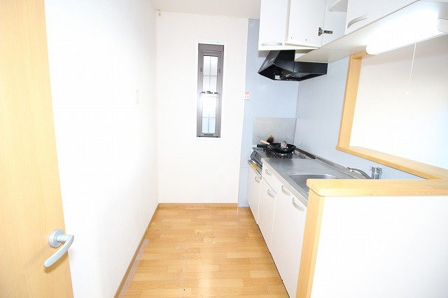 ソレジオ前里のキッチン|お料理しやすいキッチンです
※反転の場合あり