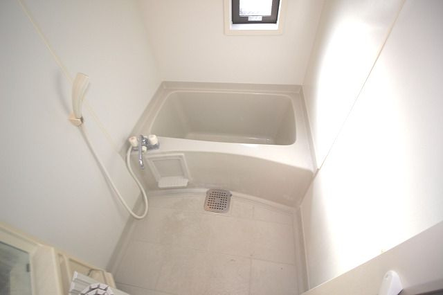 ソレジオ前里の浴室|日々の疲れを癒すお風呂付です
※反転の場合あり