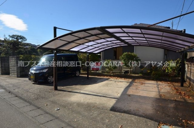 手数料４０％ＯＦＦ　甲府市上石田　中古住宅　2750万円 の駐車場|カーポートがあります！
合計３台駐車可能です。