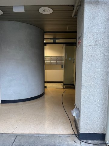 第一東英ビルのエントランス