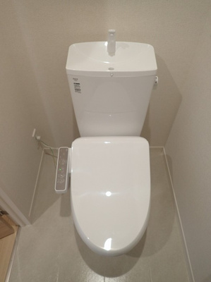 【トイレ】 | チェスナッツメゾンⅢ【SHM】 | ※参考写真※人気のシャワートイレ・バストイレ別です♪トイレが独立していると使いやすいですよね☆