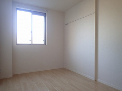 【洋室】 | チェスナッツメゾンⅢ【SHM】 | ※参考写真※玄関側にある洋室5.2帖のお部屋です♪子供部屋としてもおすすめです！勉強も捗りそう！