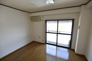 【洋室】 | 松葉ハウス | 使い勝手のいい洋室です