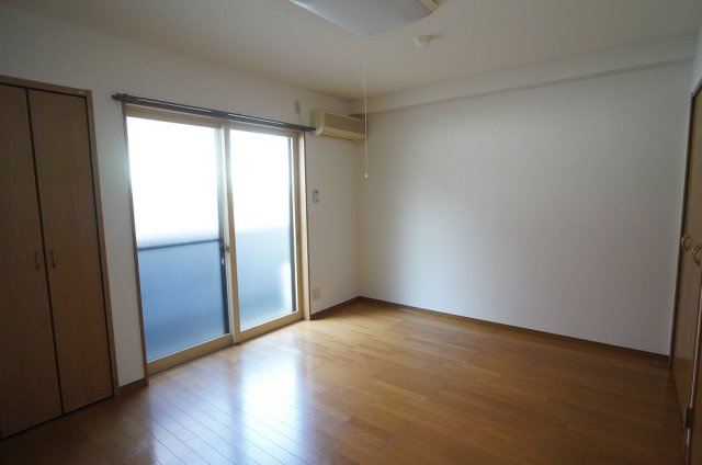 【洋室】 | コーポラベンダー