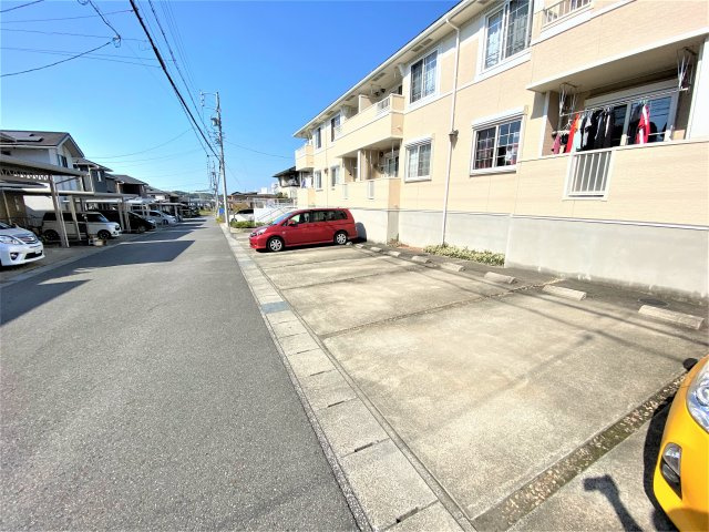 オレンジハウスBの駐車場