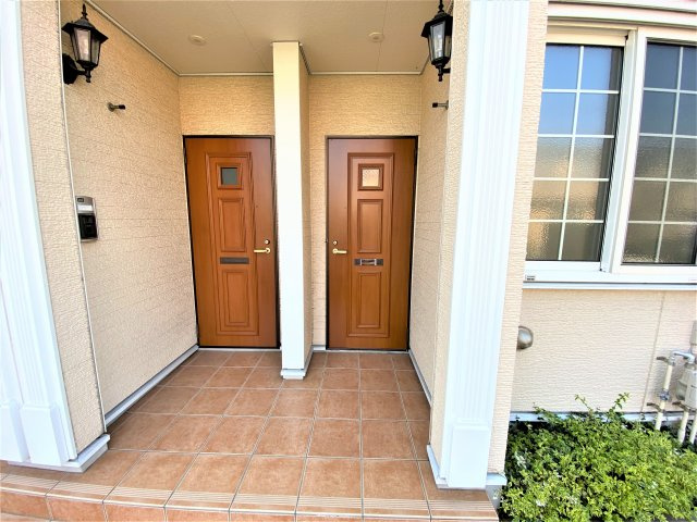 オレンジハウスBのエントランス