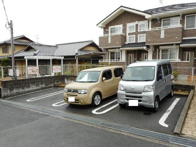 ファラオ藤沢台の駐車場