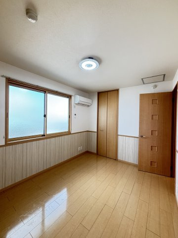 リビングタウン両三柳Ｂ棟の洋室