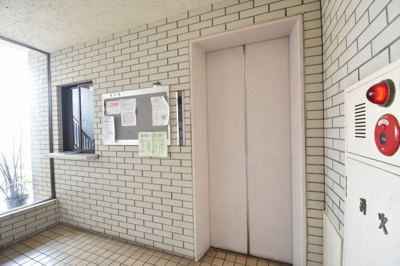 【その他共用部分】 | イーグル鵜の木 | お買い物時やベビーカーの出し入れに便利なエレベーター付