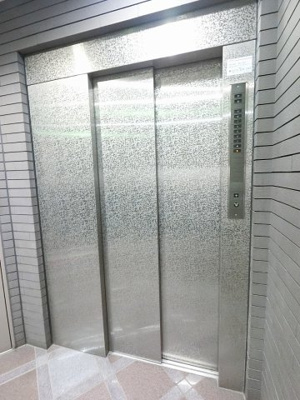 【その他共用部分】 | エミネンスNS鶴見 | お買い物時やベビーカーの出し入れに便利なエレベーター付。