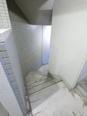 【その他共用部分】 | エミネンスNS鶴見 | 共用部分階段