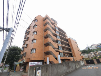 【外観】 | 1階には小型スーパーがあり、利便性◎です。