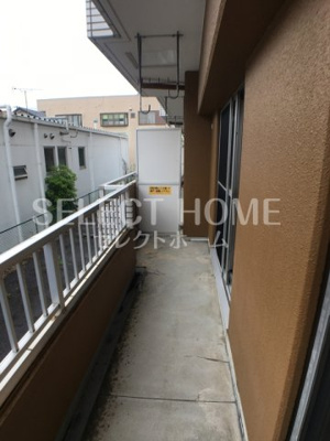 【バルコニー】 | 成瀬ハイツⅡ | 同型タイプバルコニーからの眺めを楽しみながら食事をしませんか