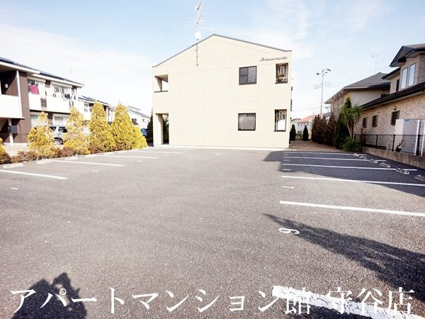 グランドゥール フーガ ヒルズの駐車場