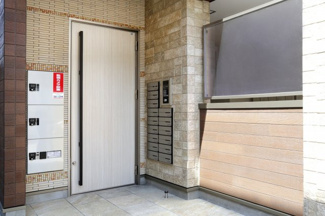 【エントランス】 | オートロック、宅配ボックス、メールボックス完備です。