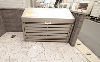 【その他共用部分】 | 室内にごみ置き場があります。