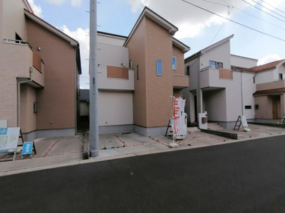 【前面道路含む現地写真】 | 海老名市杉久保南4丁目　29号棟　未入居戸建て　全48低の街並み【仲介手数料無料】 | ◇カースペース並列２台