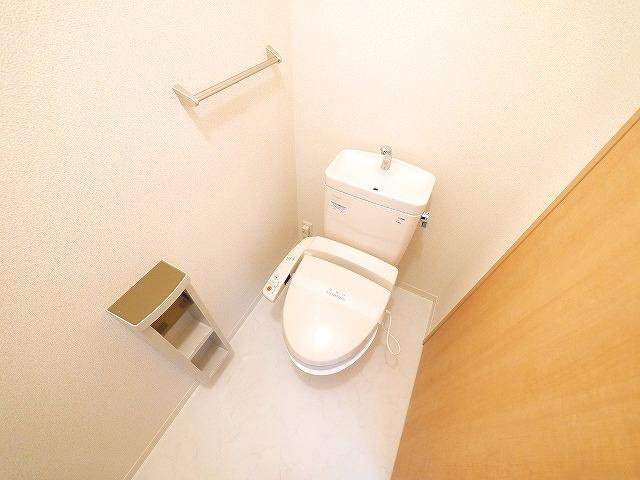 ヴィルコートのトイレ|落ち着いた色調のトイレです
