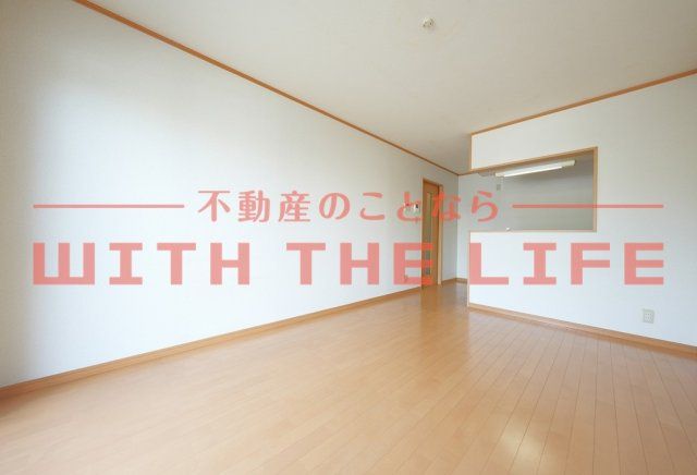 ミルキークォーツ【キャッシュバック対象物件】の居間・リビング|こちらのリビングで趣味の時間をお楽しみください